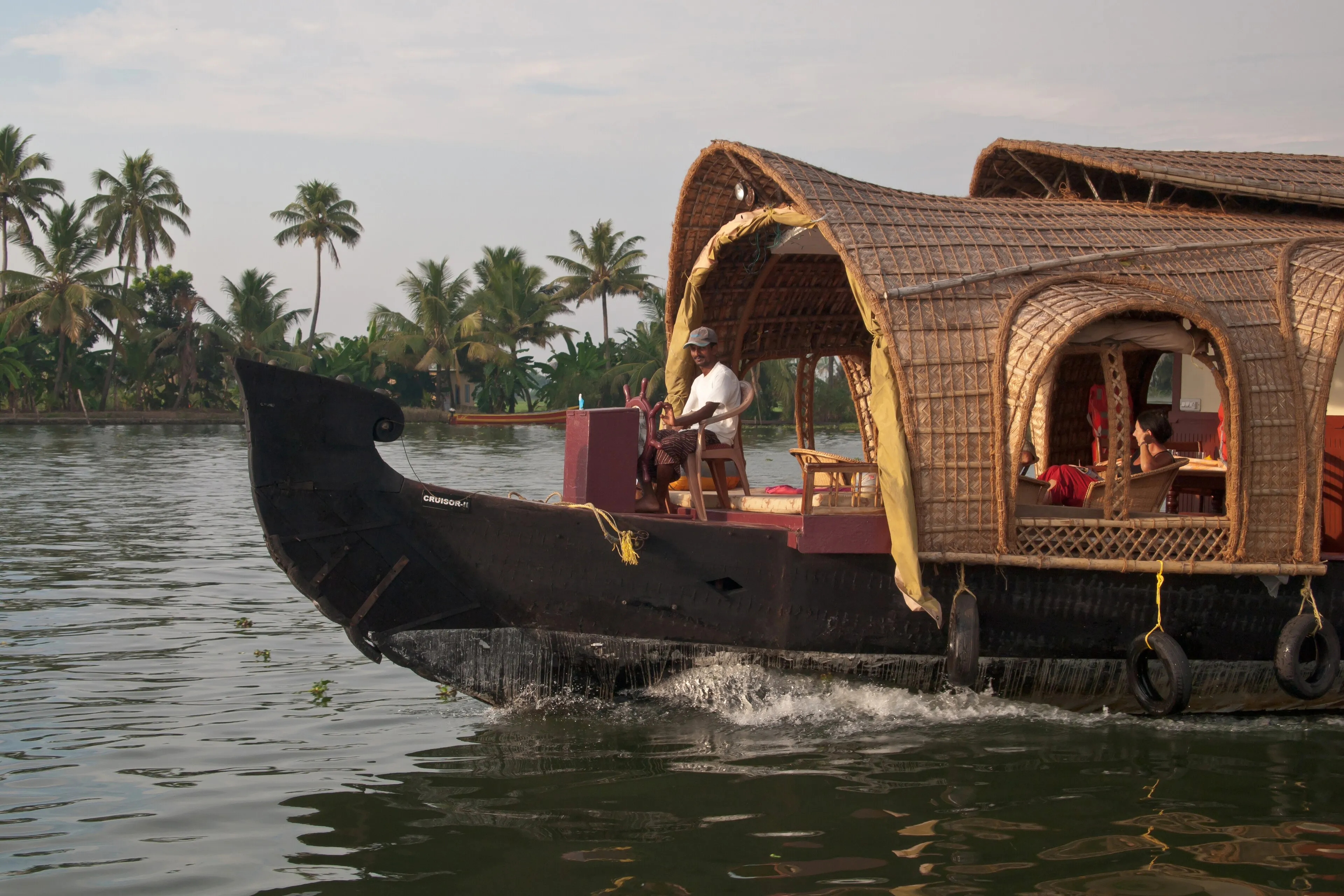 05 Days Kerala Honeymoon Tour Package — Cochin, Vagamon, Alleppey