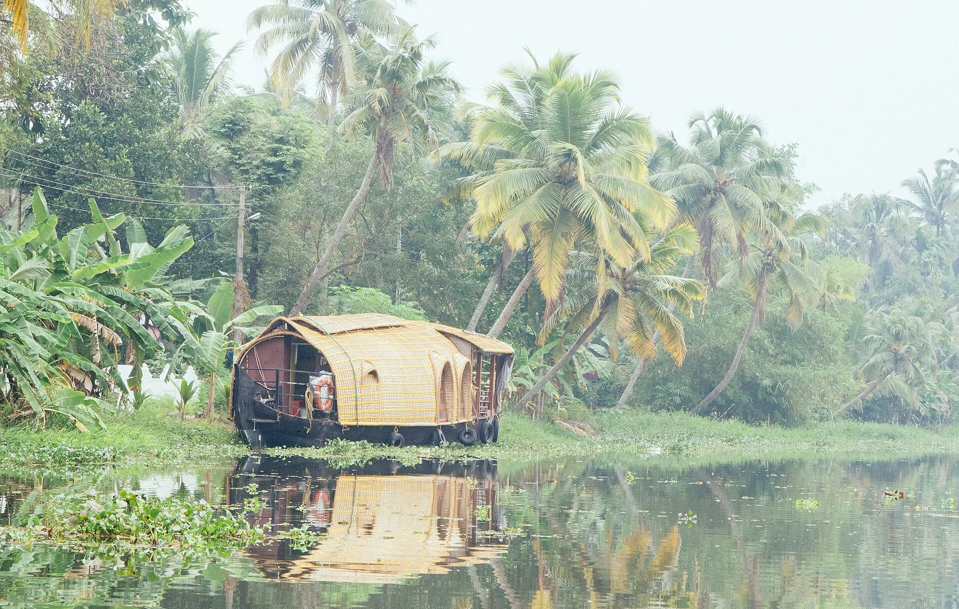 Premium Houseboat Bookings